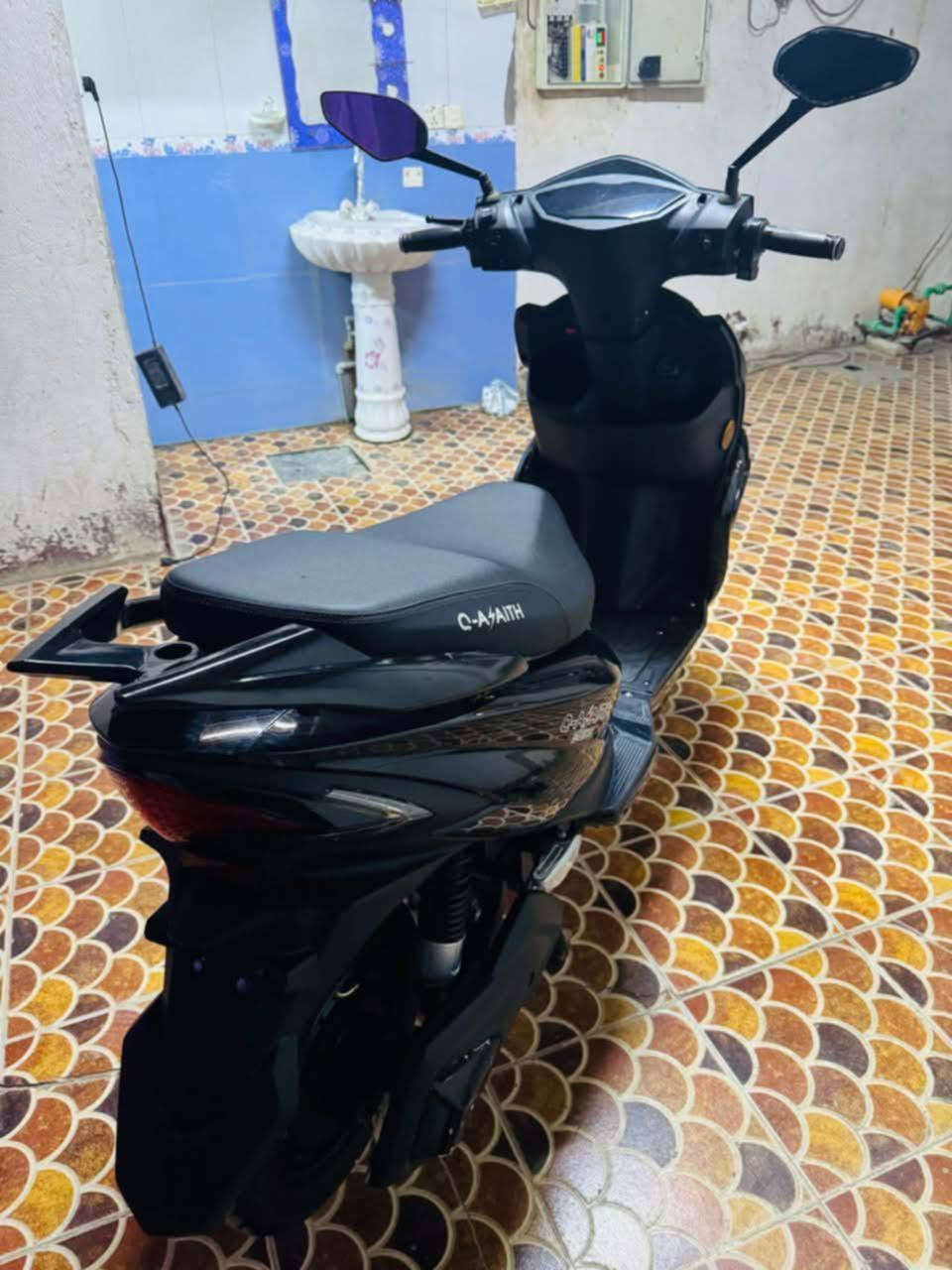 🛵MTR
⚡ المواصفات 
🔋بطاريات مسطرة اكرافين 
⚙️ ملف 2000W
🛞حجم الاطار 90/90/12
🛑 بريك امامي دسك خلفي بنز 
🎮ثلاث انضمه قيادة 
🚨نظام p للحماية 
🚨 نظام Rللرجوع الى الخلف 
وبعد بيها هواي مواصفات سعر 600
*********** اتصل
