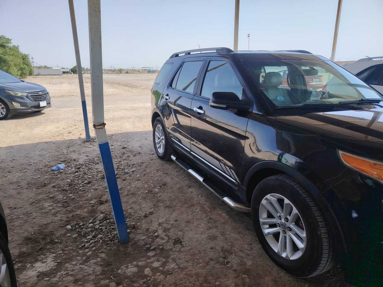 السلام عليكم  فورد اكس بلور موديل ٢٠١١  وارد أمريكي   بيهة جاملغ امامي جهة الصدر . وبلعراق البنيد صار بي خسفة وبدلتة وعندي الصورة مالتة قبل التبديل الي يحب يشوفهة   مكينة  مبدلهة جديدة قبل  اقل السنة  صدر الامامي كلة بدلتة جديد حتة الدجات مال المكينة والكير هم بدلتهن   سيارة  كلش نظيفة  بأسمي ورقم واسط انكليزي  السعر ١٣٠ وبيهة مجال   رقم الهاتف  ***********

