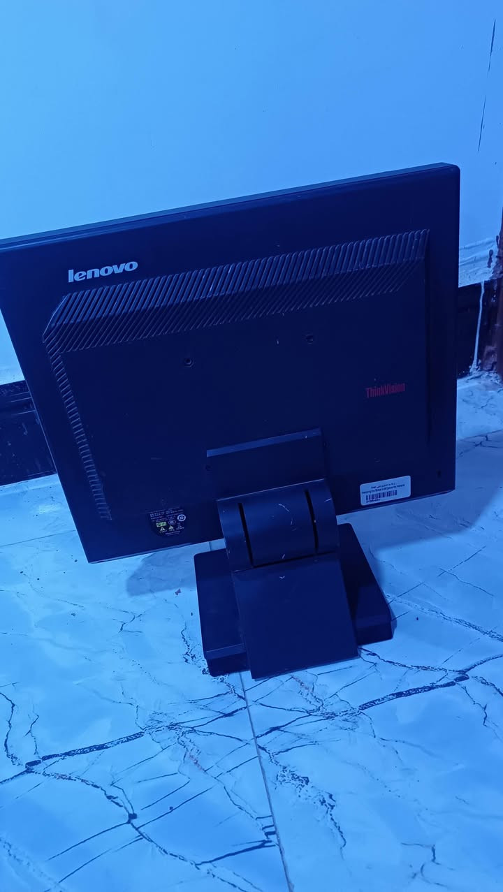 لبيع شاشه lenovo مال حاسبه كامرات سعر 20الف *********** يوجد توصيل
