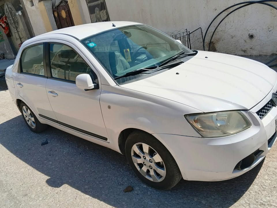 تحيه طيبه..
للبيع بروتون ساكا موديل 2013
سياره بلاديه ع ايدي  بدون صبغ 
تبريد تدفئه كلشي شغال
جام كهرباء
كير اوتو 
تخم تاير جديد
كل نقص مبيها 
عدا تنقيص بسيط بالمكينه
لاستفسار الاكثر ‭***********‬
مكاني واسط مركز المدينه
