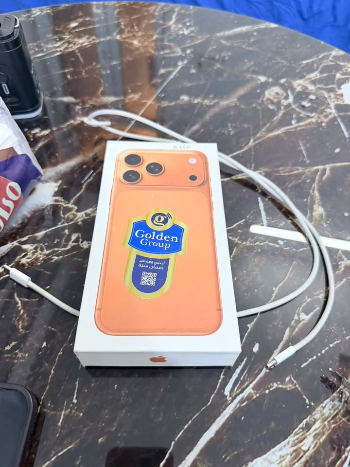17 pro max 256
نظيف مابي ولاشخط 
ب1800 الف وبي مجال بسيط 
***********

نص مكتوب في الصور:
- 2:53 1:55 61 Battery Health Battery Health Normal This iPhone battery is performing as expected. About Battery & Warranty... Maximum Capacity 97% This is a measure of battery capacity relative to when it was new. Lower capacity may result in fewer hours of usage between charges. Cycle Count 195 This is the number of times iPhone has used your battery's capacity. Learn more... Manufacture Date September 2025 First Use November 2025