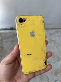 ايفون XR • ذاكرة ٦٤ • ضهره مكسور