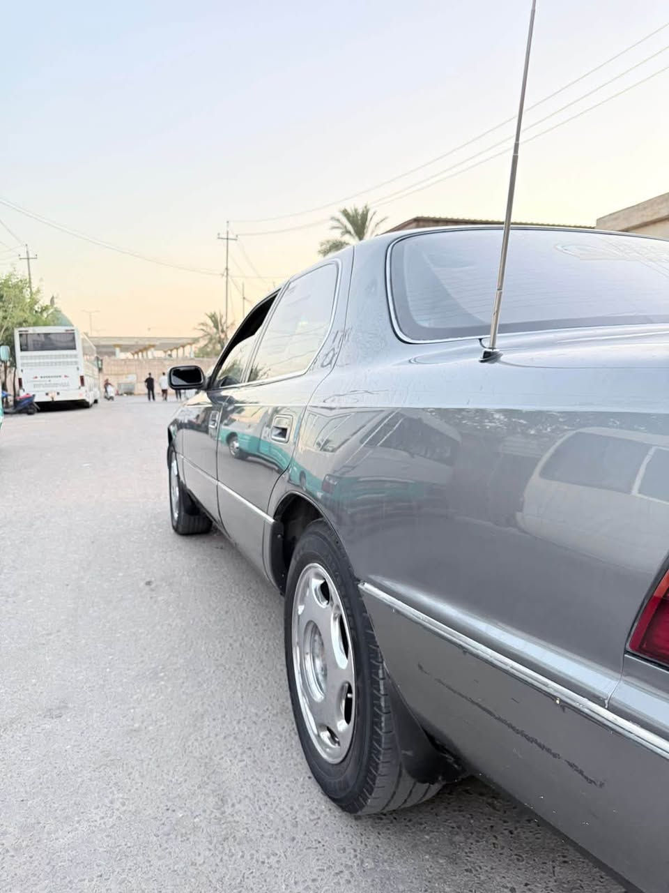 يا الله سلام عليكم سياره لكزز LS 400 مديل91 رقم جديد سنويه جديده كفاله عامه حته من الصبغ جاهزه الاخير مانقصها برغي حداده كهربايات تبريد ثلج مكينه بلادي V8 
تخم تاير حداديه كله جديد السعر(75) وبيها مجال قليل لسياره مال جناي مكال السياره البصره الدير 
رقم الهاتف(***********) كفاله عامه
