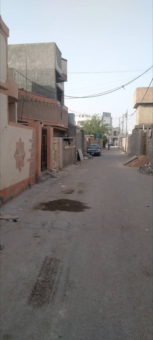 مشتمل للبيع في الجولان الثانيه قرب جامع نبي الله يونس المساحة 80 متر الواجهة 8 والنزال 10 طابو زراعي الطابق الاول يتكون من استقبال ومطبخ وصالة وحمام ومنور والطابق الثاني يتكون من غرفة ومخزن السعر 50 وبي مجال الاتصال ***********
