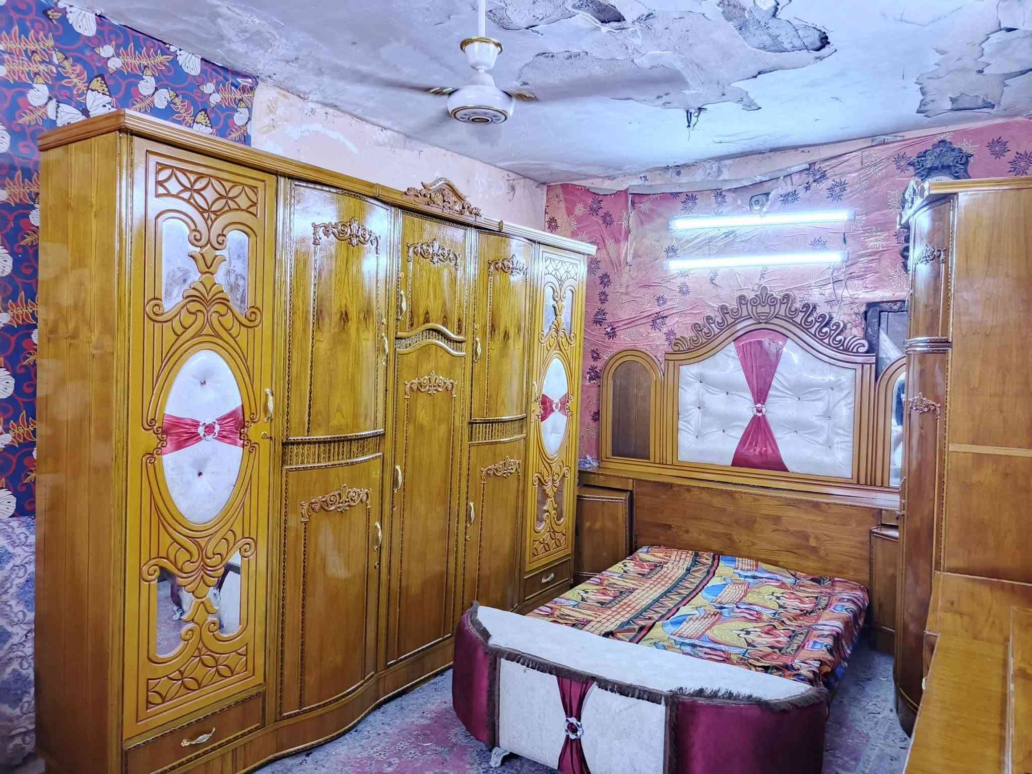 غرفه اخشاب خمس ابواب ملحق للبيع ***********السعر 750صاج الزاويه كنتوريه موديل حديث نضيفه جدن الزاويه برتفاع الكنتور اضافه شازلونه هديه زائد طابوريه مكياج العنوان بغداد وكو توصيل متواجد وتساب
