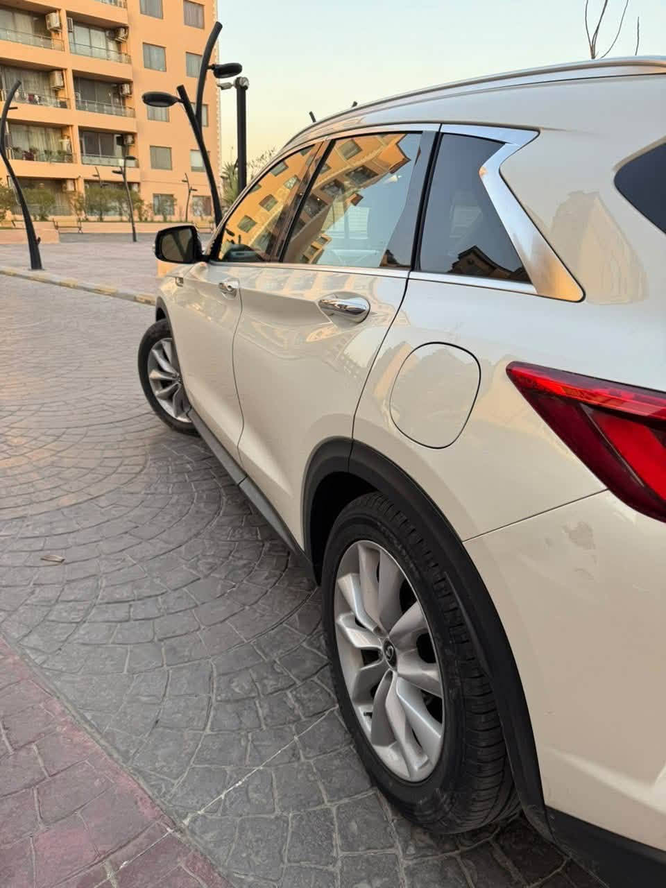 � للبيع إنفنتي QX50 2019 فول أوبشن
السعر جوة سوك بهواي🔥
🇨🇦 وارد كندي | بدون ضرر | بيها بارد

🔧 محرك VC Turbo مبدل جديد

⚡ سعة 2.0 تيربو | سريعة ونشطة جداً

📍 رقم بغداد | تحويل مباشر (مشروع وطني)

━━━━━━━━━━━━━━

🔥 المواصفات والتجهيزات:

• محرك VC Turbo فول مبدل جديد 2.0 Turbo

• بانوراما (سلايد كبير)

• شاشتين حجم 8 إنج

• مرايا النقطة العمياء + مرايا قلاب

• كامرات 4 (360 درجة)

• تشغيل عن بُعد + تبريد حسب حرارة الجو

• تشغيل بصمة

• كراسي كهربائية + ذاكرة للسائق

• نظام صوتي Bose

• إنارة زينون بالكامل (ناصي وعالي وبروجيكتر وكالة)

• باك لايت LED بالكامل

• صندوق كهربائي شفط

• كير طيارة كهربائي

• ستيرن كهربائي + تدفئة

• مقاعد جلد مع تدفئة

• تكييف قطعتين (مناخ منفصل)

• ويل حجم 19 مع تخم تايرات جديد

• حساسات إطارات

• حساسات أمامية وخلفية

• رادار + نظام مانع حوادث أمامي وخلفي

• أوتو هولد

• سايد بريك إلكتروني

• درايف مود 4 وضعيات

• ماوس تحكم بالشاشة والخارطة

• ميموري ذاكرة خزن للسائق

• قيادة مساعدة عند تفعيل وضعية الكروس

• دشبول وأبواب جلد مطرز

• إيرباك عدد 8

━━━━━━━━━━━━━━

📊 معلومات السيارة:

🔹 الممشى: 93.000 كم فقط

🔹 المحرك: مبدل جديد

🔹 التايرات: تخم جديد

🔹 السيارة جاهزة من جميع النواحي

🔹 تستلمها كاملة وجاهزة

📞 للاستفسار والتفاصيل، مراسلة خاص

***********

🔥 إنفنتي QX50 2019 فول أوبشن — فخامة، قوة، وتجهيزات متك
