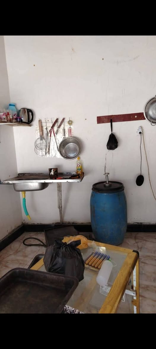 غراض كافتريا للبيع
ميز فلافل جام خانه 150
غلايه فنكر شرط شغل سعره 35
تانكي وسنك 15 والشراي بخدمته
*********** مكاني زبير حي الاندلس

