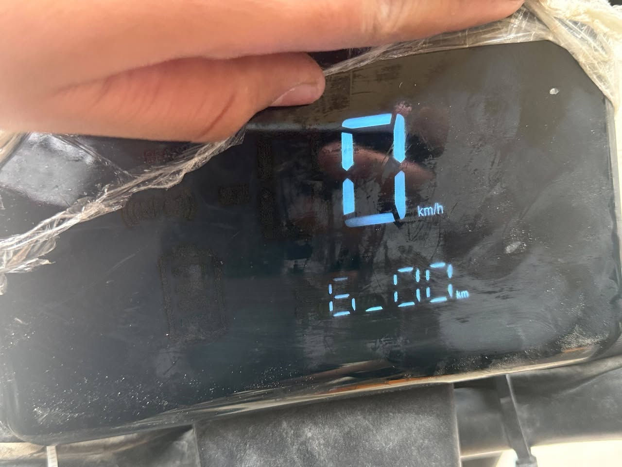 السلام عليكم دارجة نوع R11 
بيها امبيثري ونشرات وملفها 2500 ول دراجة صالي من مشتريها شهرين ول دراجة ما مفتوح بيها شي الدراجة والله وكالة وكلشي ما امبدل بيها ونشرات بيها بس كفر مال الجاملغ مكسور الدراجة سعرها 750 وبيها مجال قليل وبيها اشخوط  وتواسل على الرقم 7882979891 فقط واتساب مكاني النجف حي النصر  بانزين خانة
