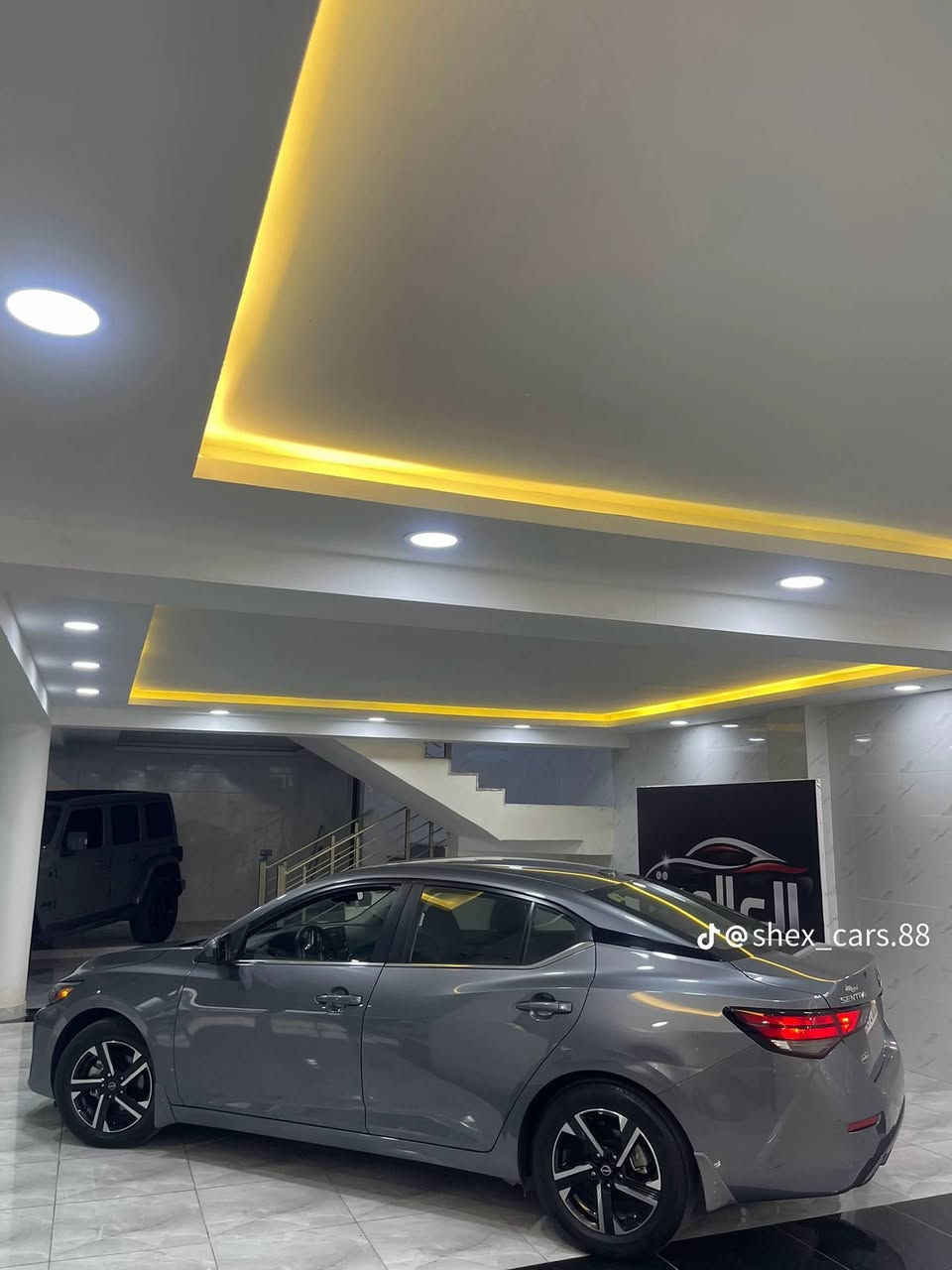 نيسان سنترا موديل 24موصفات SV صبغ قطعه ونص جاملغ ونص باب بدون دواخل بدون ايرباك ماشيه 27كم كشنات هيتر ستيرن هيتر تبريد شاشه منفصل تشغيل عن بعد رقم دهوك وجاهزه عنوان سياره دهوك للتواصل *********** كورك وتساب
