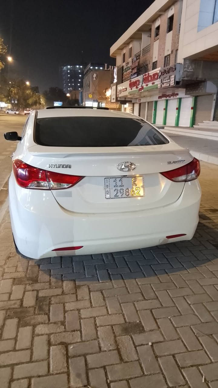 السلام عليكم النترا للبيع 2014 خليجيه رقم بغداد باسمي معروف ومواصفاته ما يحتاج اذكرهن محرك كير البلاد كفاله عامه بيها صبغ باب  وهلال  جاملغ وبارد شيء قليل مكاني بغداد سعر 115 ***********
