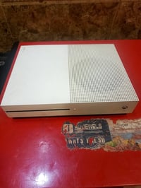 Xbox one S  ذاكرة 500  دين ما باقي براسة بس يشتغل بدون ملحقات بدون يدة...