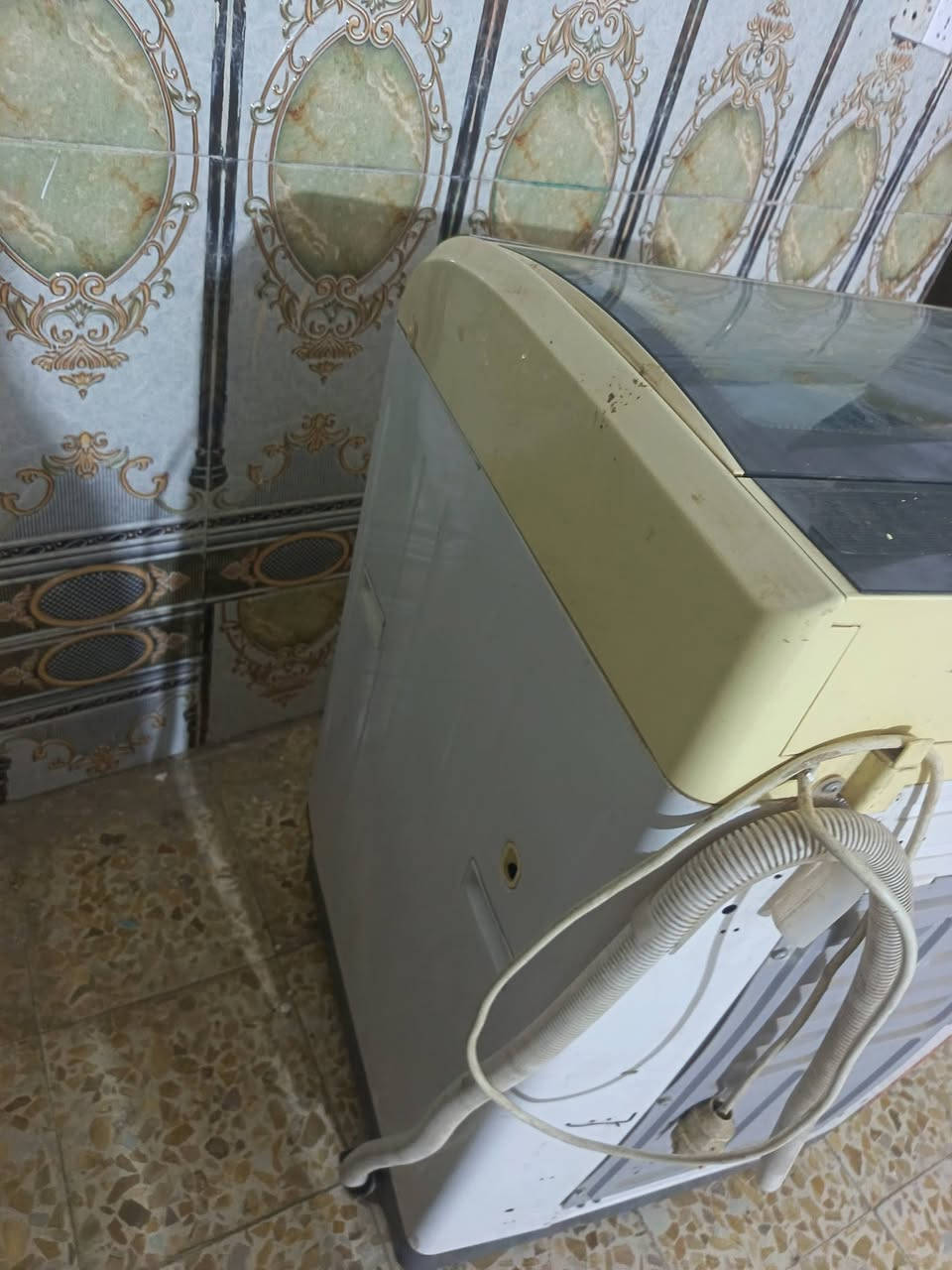 للبيع غساله لمس مكان حي الحر سعر ٦٥    ***********
