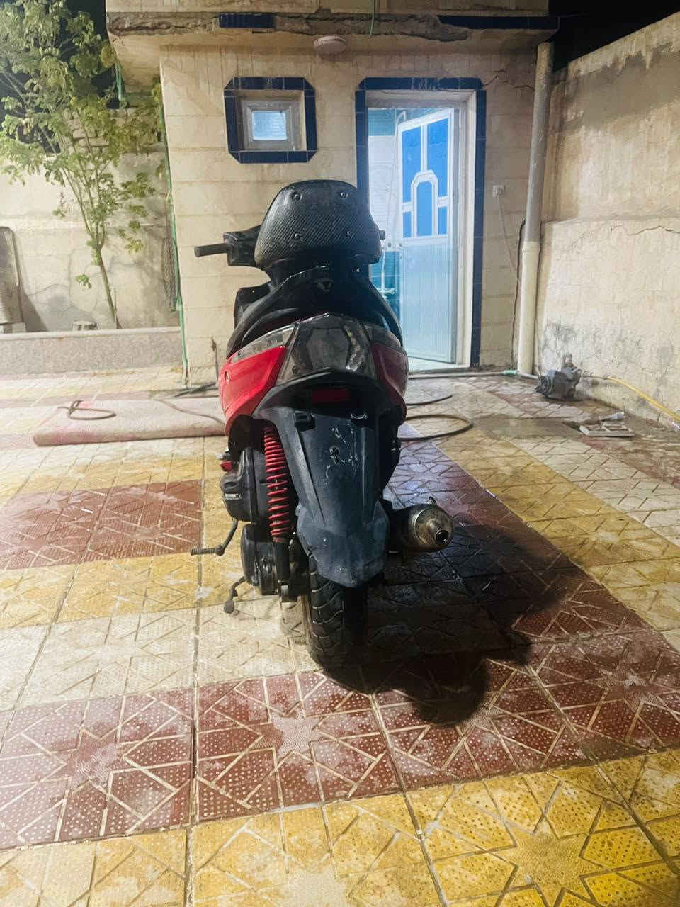 دراجه ماكس عدله 140 ثعلبه.  مبدل بيها بوشه وكابرتيه اصليات ودراجه حليوه كفراتها زوينات سعرها 350 وبيها مجال بصيط  مو شراي لا تراسل مكاني سماوه الغربي *********** وتساب خط

