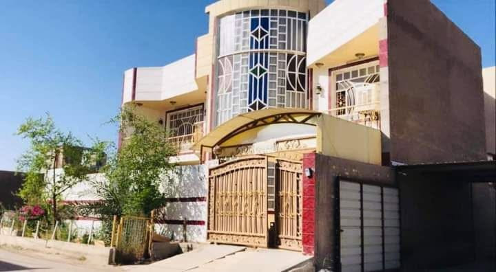 دار للبيع
المساحة ٣٠٠م   ١٥×٢٠
 طابقين ٦غرف نوم أربع حمامات +حمام خارجي
استقبال ٨×٥ مطبخ كبير الغرف ٥×٥  غرفتين سويت
شارع تبليط كافة الخدمات ماء مجاري بيت كامل من كل شي
العنوان بغداد التاجي مجمع المصابيح جنس الارض زراعي سند ٢٥ 
***********
يوجد واتس إب
