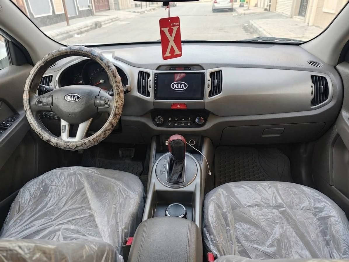 السلام عليكم
كيا سبورتج موديل ٢٠١١ خليجي للبيع 
مكفولة السيارة سيارة فول مواصفات فتحة سقف بانوراما شاشة حساس تبريد شغال  مكاني ناصرية مركز  
السعر ١٢٧ وبيه مجال 
للاستفسار الاتصال على ***********
