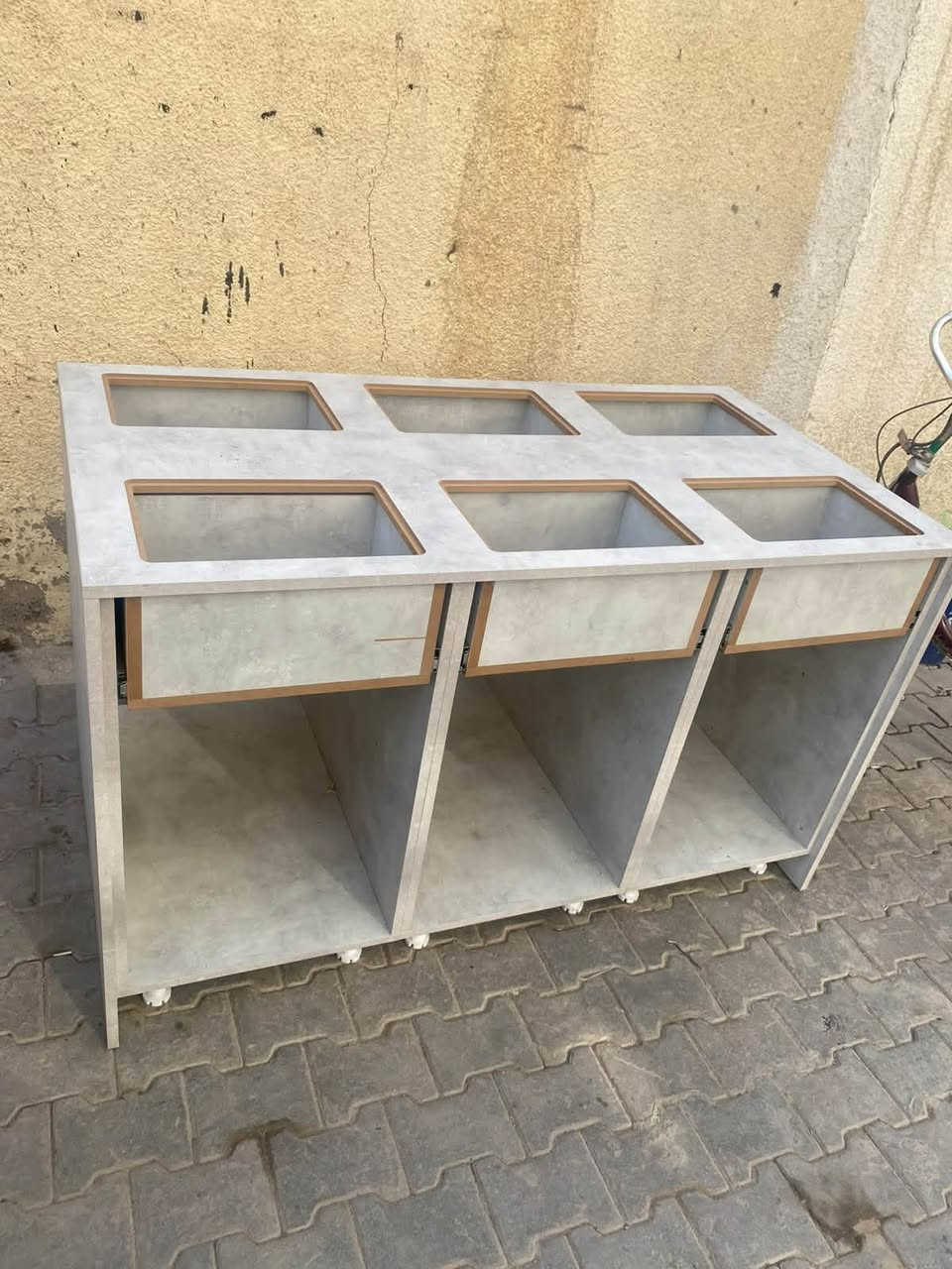 خشب MDF • إنارة LED • ٦ قطع