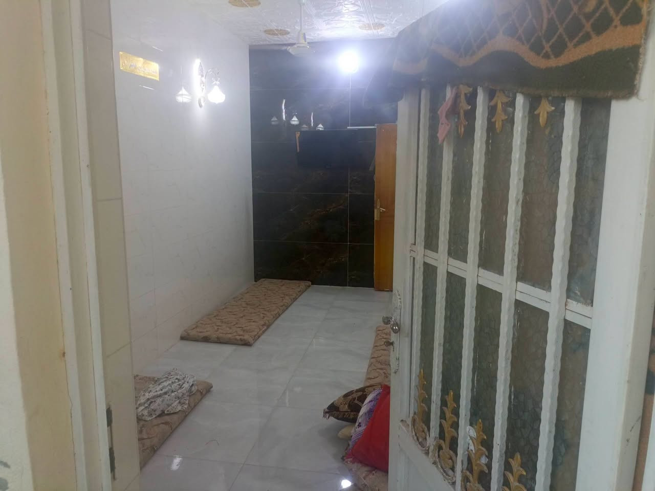 يالله دار  البيع المساحه 77متر
طابوزراعي سند 25قرار محكمه. سعر مناسب

ثاني بيت عن شارع الفلل ا

بناء حجر السقف صب كونكريت  نضيف البيت صطح كامل 

 العنوان كوفه علوت الفحل شارع الفلل قرب اسواق الجنات 

يحتوي ع غرفه  وستقبال ومطبخ وصاله  وتخاريج داخليه وخارجيه 

الستفسار تصل ع رقم ***********وتساب. يوجد كافت

 المساحت الزرعيه
