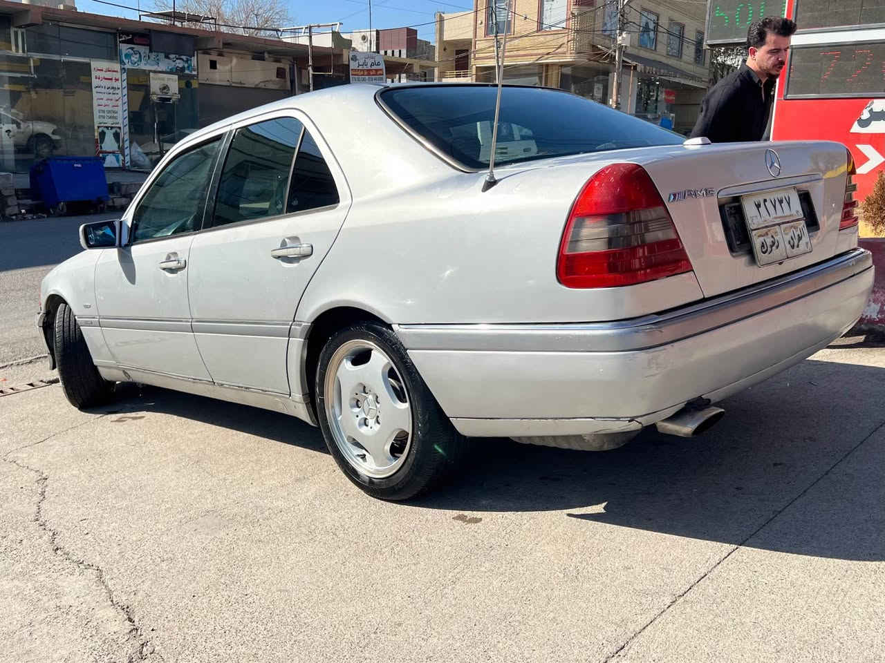 ماسليس بيبي شه به ح 
مؤديل ١٩٩٤ 
فوف ماسه فات جوار جام كاره بايي سلايت ABS 
ته بريد سادو گه رم هه مووي به شه رت 
به س گير عادي هيج ليداني نيه هيج سبغي نيه هه موو شتيكي به شه رته كاره بايت هه موو شتيكي ئيش ده كات 
٣ وه ره قه ش غرامه ي له سه ره ياني ٤٧ وه ره قه
ره قه م مؤبايل (***********) أربيل, العراق
