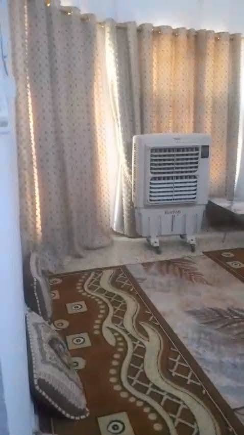 دار سكن طابو صرف
المساحة ١١٢ متر
الواجه ٥ متر
البناء طابوق عكادة
الأساس كونكريت مسلح
طابقين
استقبال
مطبخ
صالة
غرفة نوم
مناور ٢
طارمه كبيرة
الطابق الثاني
صاله
غرفة نوم
السعر ٦٧ مليون مع مجال قليل جدا للشراي 
الموقع الديوانية حي العسكري الثالث خلف مستوصف العسكري الثالث
للاستفسار أكثر مراجعة مكتبنا التوكل للعقار الكائن في حي العسكري شارع ٣٠ او الاتصال والمراسلة على الواتساب على الرقم ***********
