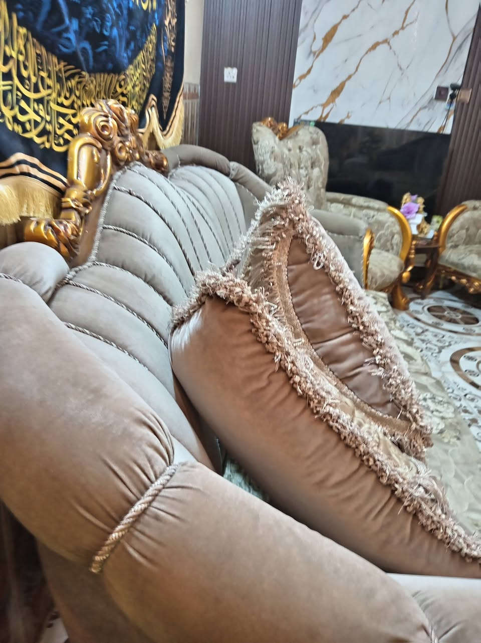 تخم ١٠مقعد مع طبله وسطيه ماكو اي ضرر لبيع تصال على الرقم *********** اي
