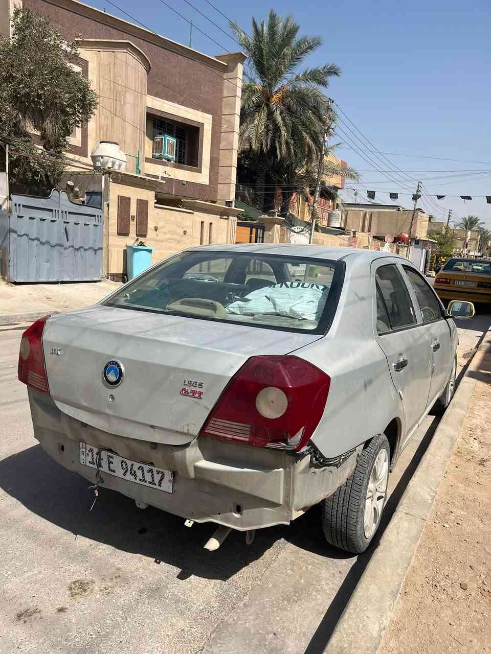 MK ‼️‼️
من رخصه الادمن 
للبيع جيلي ام كي موديل ٢٠١٣ كيرها محركها شغال تبريد عاطل صدرها ٥٠ بالمية شاشة تاب سيارة حلوة بس يرادلها دعاميات السيارة باسمي رقم بغداد باسمي شرط التحويل عنواني الغزالية شارع الضغط السعر ٣٤ وبي مجال للشراي واي شي عندك اتصل وادلل
*********** يوجد واتساب
