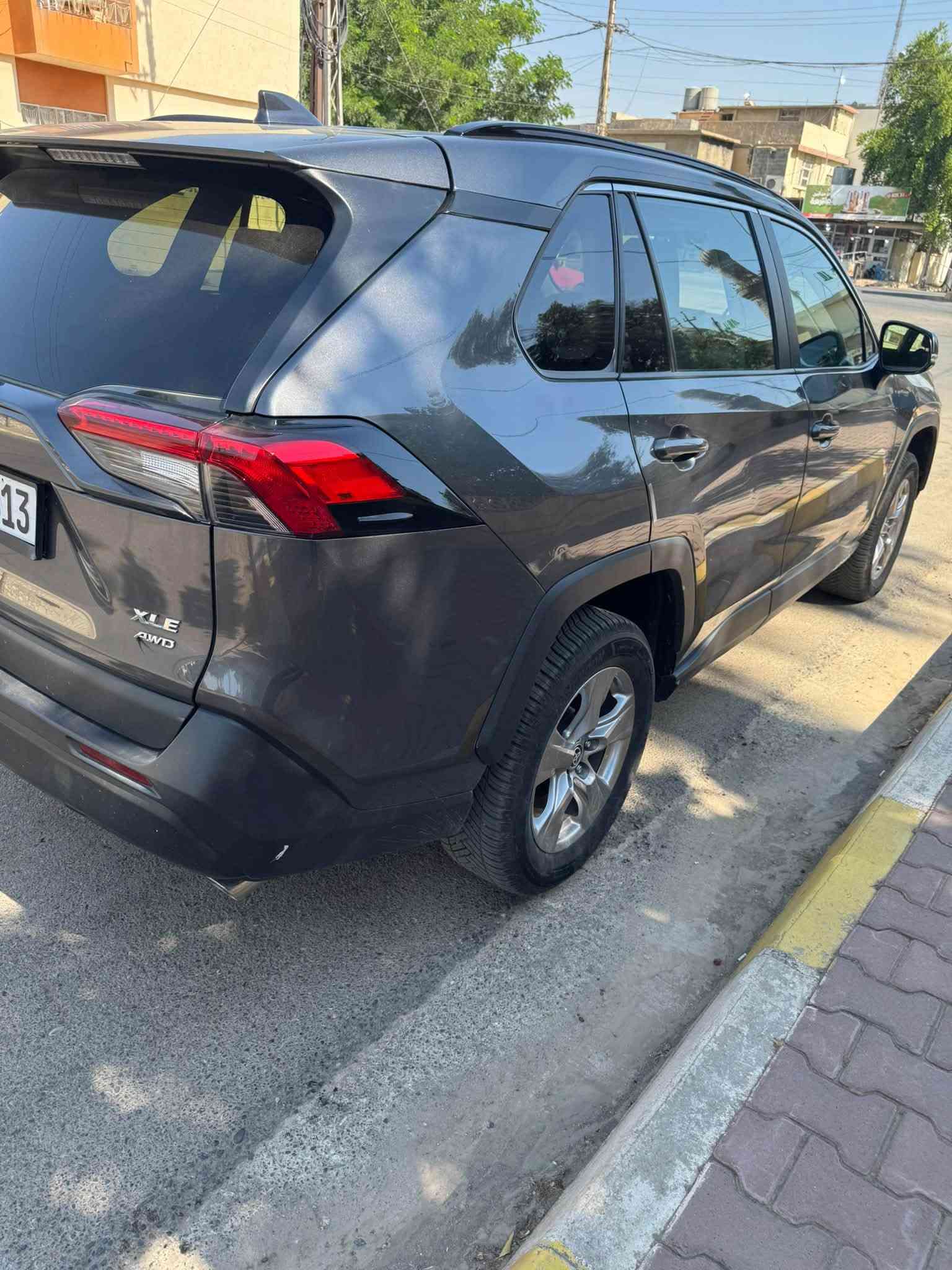 سلام عليكم سيارة RAV4موديل 2022ضربتهة بس جامرلخ امامي سايق فئة XLEسيارة نضيفة مال بيت السعر 225وبيهة مجال مكان سيارة كركوك تفاصيل اكثر اتصل ***********

