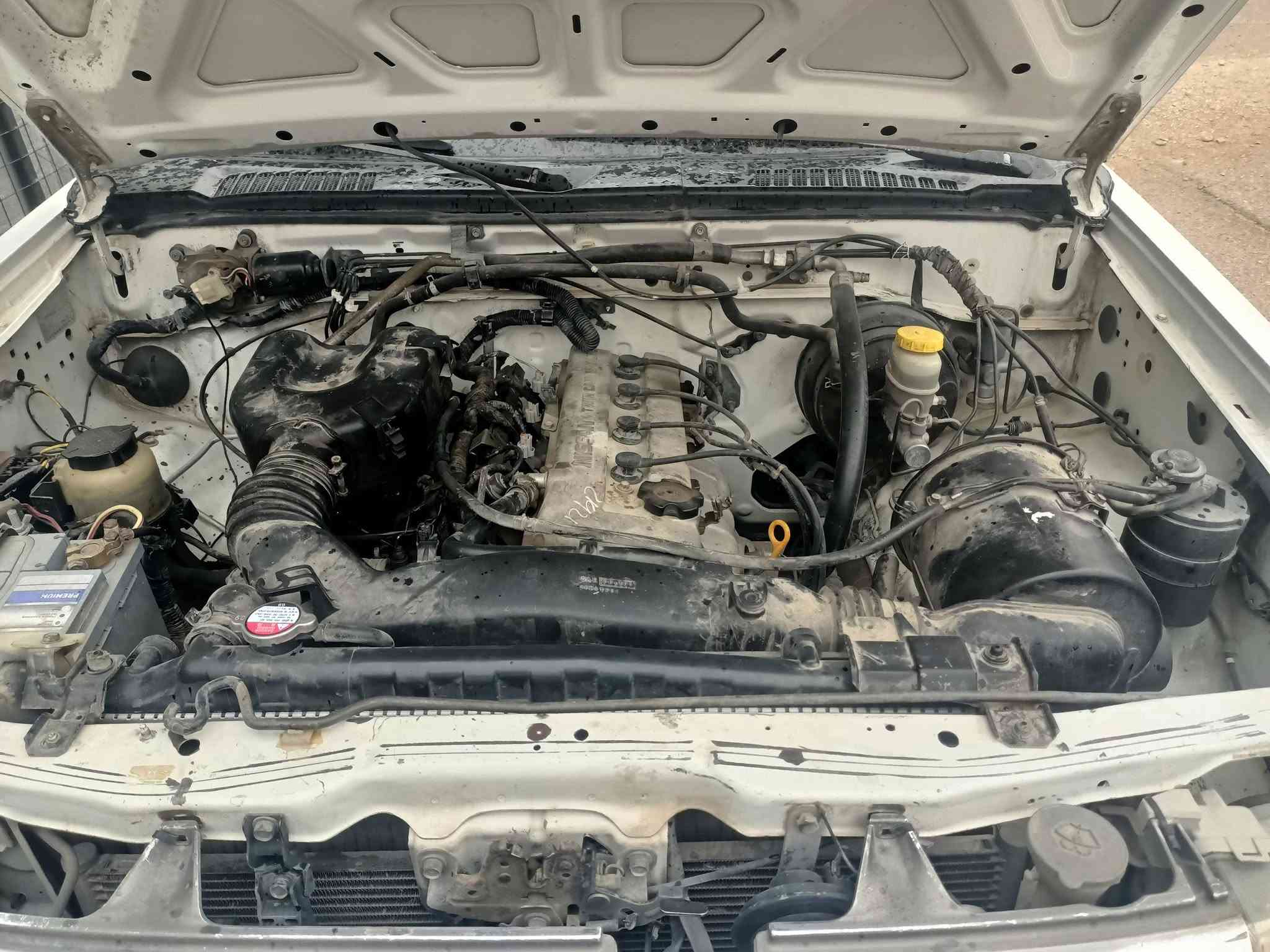 نيسان بيكاب • ٢٠٠٤ • جير مكينة اكسل