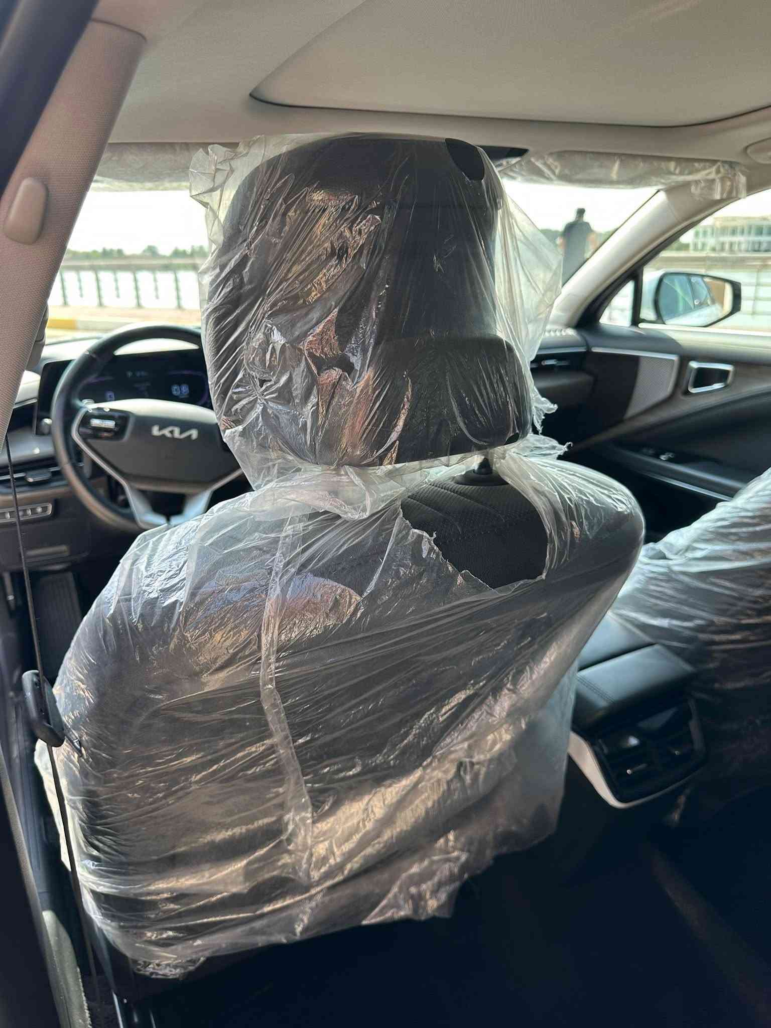 سلام عليكم 

كيا كادينزا K8 

الموديل :2024 

ماشيه 22 الف كيلو متر 

فول الشكل الجديد ✔️ 

مواصفاتها فول 1/1 ✔️ 
بانوراما 
بصمه 
تحكمات ستيرن 
كشنات كهرباء 
برده خلفيه 
كشنات جلد تبريد كشنات 
وباقي المواصفات المعروفه 
سياره جديده استخدام قليل 

رقمها اربيل شرط التحويل ✔️ 

كفاله عامه شرط الفحص والمعاينه ✔️ 

المحرك 6 سلندر 3500 

لمعرفه السعر : ***********  
العنوان : الأنبار

