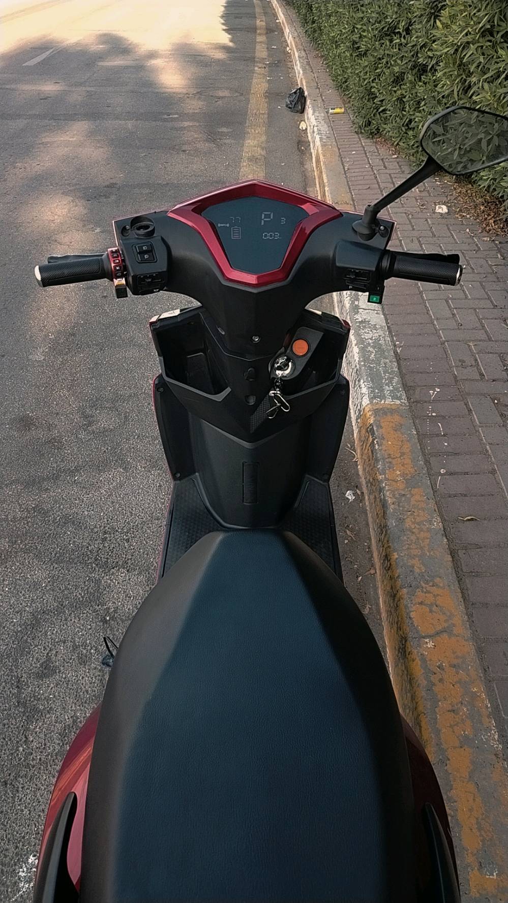 سكنس حديث شحن للبيع الدراجة زيرو ملفها 2000 حقيقي سرعة شلعة معدل فول تجي وياها صندوك و شاحنة أصلية الدراجة نضيفة امانت الله تدعم بلوتوث و تدعم الشحن السريع تمشيك 70 كيلو متر الدراجة ضخمة لون كذاب اشاير حمر دبل إشارة تشيل هواي غراض بيها مكان مرتب حتة دلفري تفيد رايدها ب 900 قفل ليها ضمان 5 أشهر عقل ملف بطارية بطايرة تجي 6 دبل رقم التلفون ***********