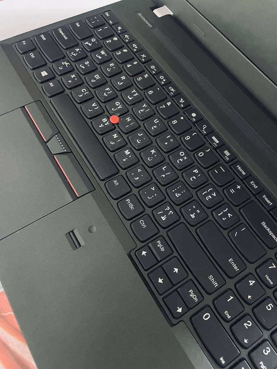 ((مراوس شعندك نزلل ))
لابتوب من شركه  Lenovo ThinkPad. 
جدا ممتاز في الدراسه والالعاب والخ.

سعة التخزين(الذاكره) 256 كيكا SSD 
الرام 8 
(الجيل السادس)
الشحن ممتاز جدا للدراسه خصتاا .
الشاشه حجمها جدا جبير 

للتواصل وتساب او بالخاص.
 ***********

ومكاني بغداد ( لا يوجد توصيل) 
وشكرا .
