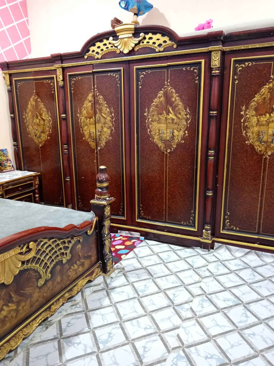 سلام عليكم قرفه جديده كويتيه كبيره جدن الكنتور 8 أبواب + ميز  امرايه + كنتور بابين تابع للقرفه + 2 اميوزه

جرارات + زاويه + جربايه كبيره السعر 900
العنوان البصرة قضاء الزبير محلت الشمال رقم الهاتف ***********

