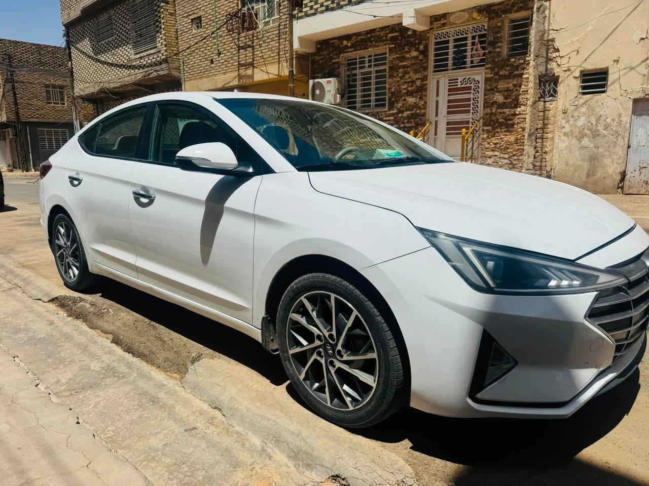 السلام عليكم النترا 2019 شكل ال20 رقم اربيل دولي بأسم شركة
السيارة بيها الصفحه الي بجهت السايق صبوغ والجنطه والقماره نص صبوغ والباقي مكفول بدون اي ضربه قويه ولا متجايه سيارة حلوه 

 سيارة جهازه من جميع النواحي تبريد قطعتين محرك 2000 

فتحت سقف 5 ويل كب اي بي اس 

(السعر 125$ مع المجال) العنوان النجف الاشرف شارع المدينة 

للإستفسار ***********
