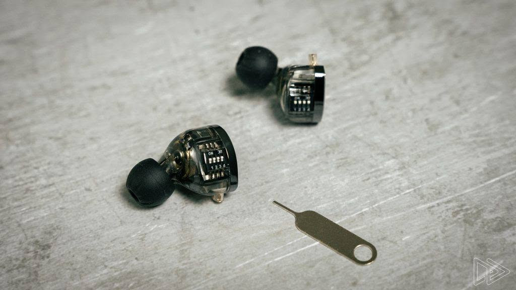 🎮🔥 KZ ZS10 PRO 2 — صوت يخليك تسمع الخصم قبل لا يشوفك! 🔥🎮
إذا تلعب PUBG والألعاب التنافسية وتريد سماعة تساعدك تميز خطوات العدو، اتجاه الطلقات والحركة بدقة، فـ KZ ZS10 PRO 2 خيار قوي جدًا 🎧🎯
💥 1DD + 4BA Hybrid Drivers
🎯 تفاصيل صوتية ممتازة لتحديد اتجاه الخطوات
🔊 باس قوي وحلو للألعاب والموسيقى
🎵 مو بس للألعاب، صوتها ممتاز للموسيقى والفيديوهات
👂 تصميم مريح للاستخدام الطويل
⚙️ 4 مستويات Custom Tuning
💪 خامة وتصميم متين
💰 السعر: 30,000 دينار فقط 🔥🔥
🚚 متوفر توصيل
📩 للحجز مراسلة خاص أو واتساب:
📱 ***********
🎮 لا تخلي خطوة العدو تفوتك! 😈🔥

نص مكتوب في الصور:
- LINSOUL x KZ KZ ZS10 PRO 2 1DD+4BA Hybrid Driver IEM 1DD+4BA Hybrid Drivers 4-Level Custom Tuning Durable Body Construction Ergonomic Wearing Recessed 2Pin Connector No Mic/With Mic Cable
- Internal Structure of ZS10 PRO 2
- Lightweight
- Metal Cover
- Dust filter
- 31736 Dual Array
- Balanced Armature Drivers
- Skin-Friendly
- Resin Cavity
- Foam
- Ear Tips
- Acoustic
- Filter Mesh
- 10mm internal
- Maqnetic Dynamic Driver
- Tuning
- Switch
- 0.75mm Gold-
- Plated Socket