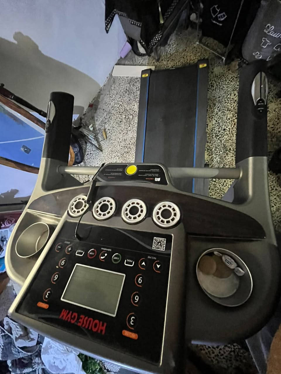 للبيع جهاز مشي كهربائي House Gym بحالة ممتازة جدًا،
الجهاز مستخدم مرتين فقط وبعدها انترك وما صار عليه استخدام.

الجهاز مناسب للبيت والرياضة اليومية، وتصميمه قوي ومرتب، وحالته حسب الصور نظيفة وشبه جديدة.
💰 السعر: 300 ألف دينار فقط
📍 الجهاز موجود في بغداد
📞  ***********
البيع بسبب عدم الاستخدام، مو بسبب عطل.
اللي يريد جهاز نظيف وشبه جديد ويوفر على نفسه سعر الجديد، يتفضل يتصل.
