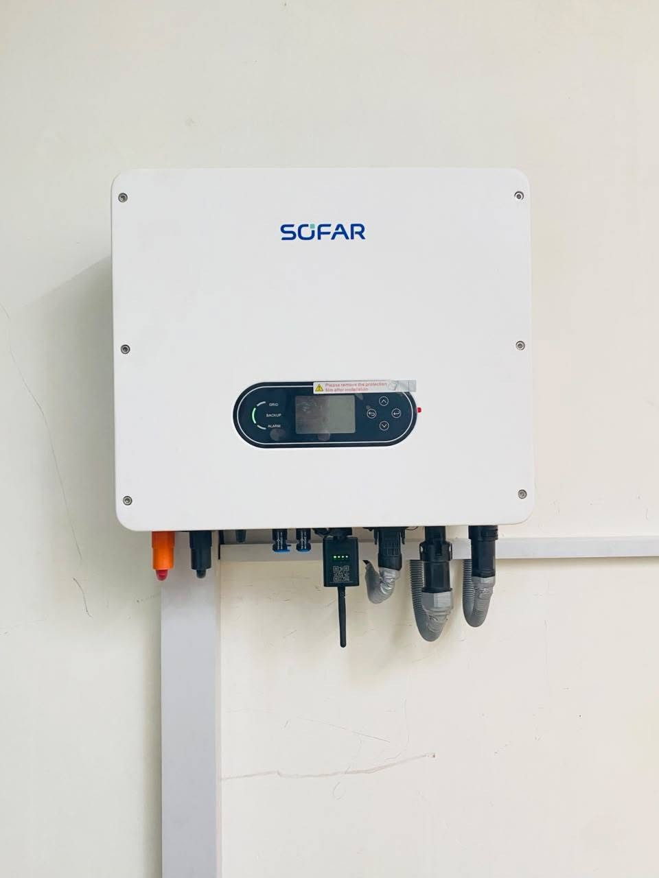 ☀️ منظومة طاقة شمسية SOFAR – جودة واعتمادية ⚡
تم تجهيز وتنصيب منظومة متكاملة تتكون من:
🔹 إنفرتر SOFAR بقدرة 6 كيلوواط – IP65
✅ ضمان 5 سنوات
✅ كفاءة عالية وأداء مستقر
✅ مناسب للاستخدام المنزلي والتجاري
🔋 بطاريتين SOFAR سعة 5 كيلوواط ساعة لكل بطارية
⚡ السعة الإجمالية 10 كيلوواط ساعة
✅ ضمان 10 سنوات
✅ أداء قوي وعمر تشغيلي طويل
🛠️ متوفر لدينا البيع والتنصيب والبرمجة والتشغيل
مع الاهتمام بجودة العمل واختيار المعدات الأصلية والمناسبة حسب حاجة الزبون.
📞 للاستفسار والحجز: ***********
انستا : lybs7458@
