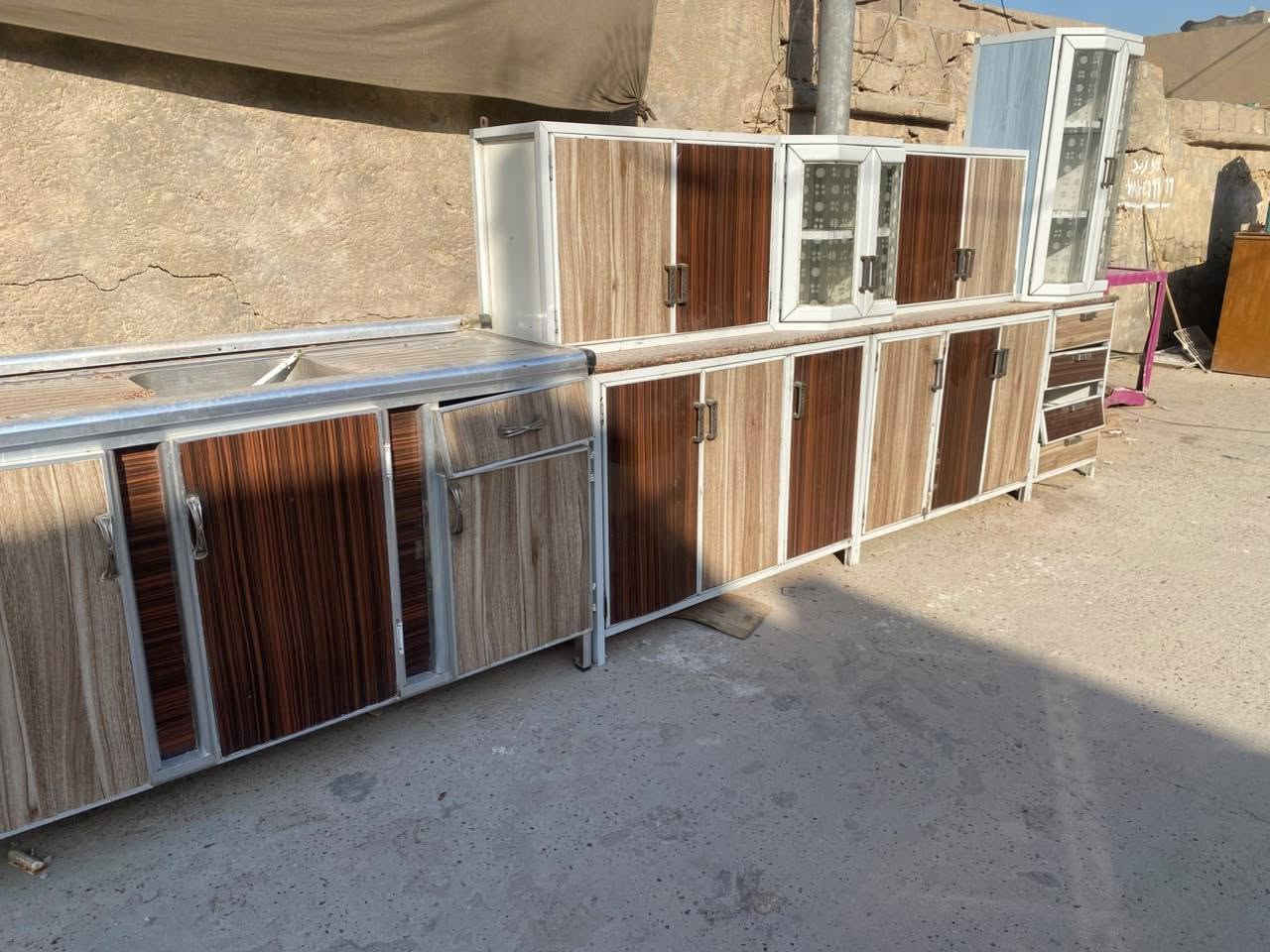 كاونتر المنيوم تسكام مرتب كلش . السطح مرمر  . الارضي يتكون 4قطع والملحق 4قطع مكاني بالقاسم وسعره مناسب ***********
