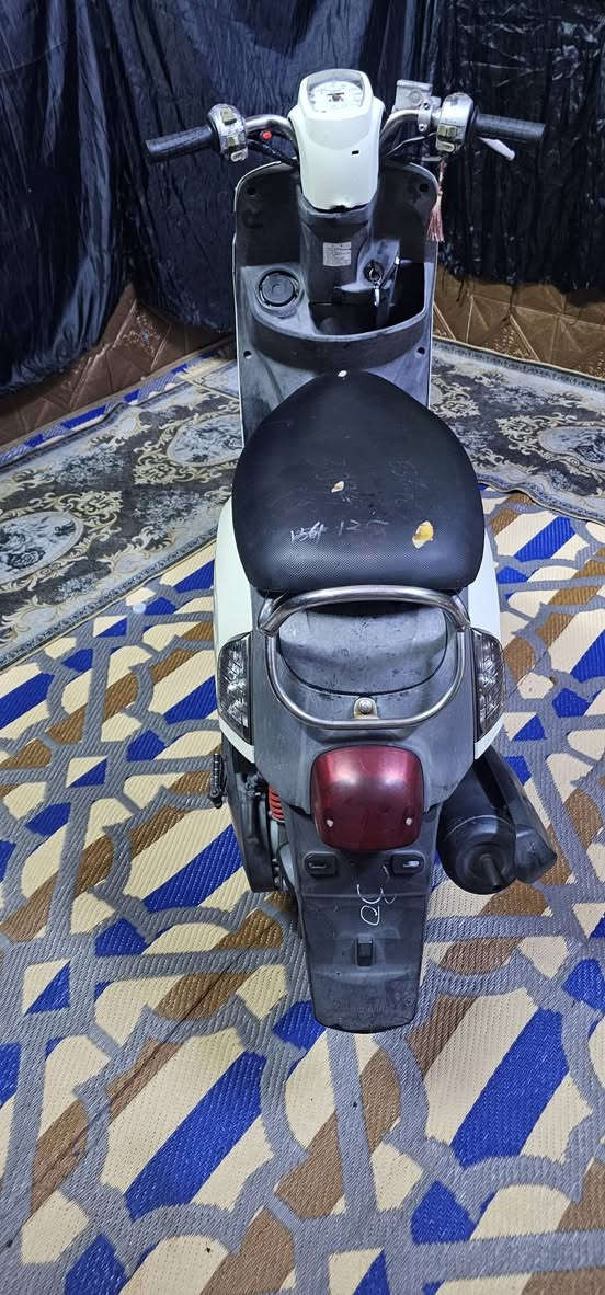 بوليسي  بلاد 49 كفرات أصلية جاهزه من كلشي سلف هندر كهربايات  اشاراه دبل ليتت عينه كلها شغالة الدراجة جاهزه من كلشي مال جناي السعر ٦٠٠ الف 
العنوان البصره.   ***********
