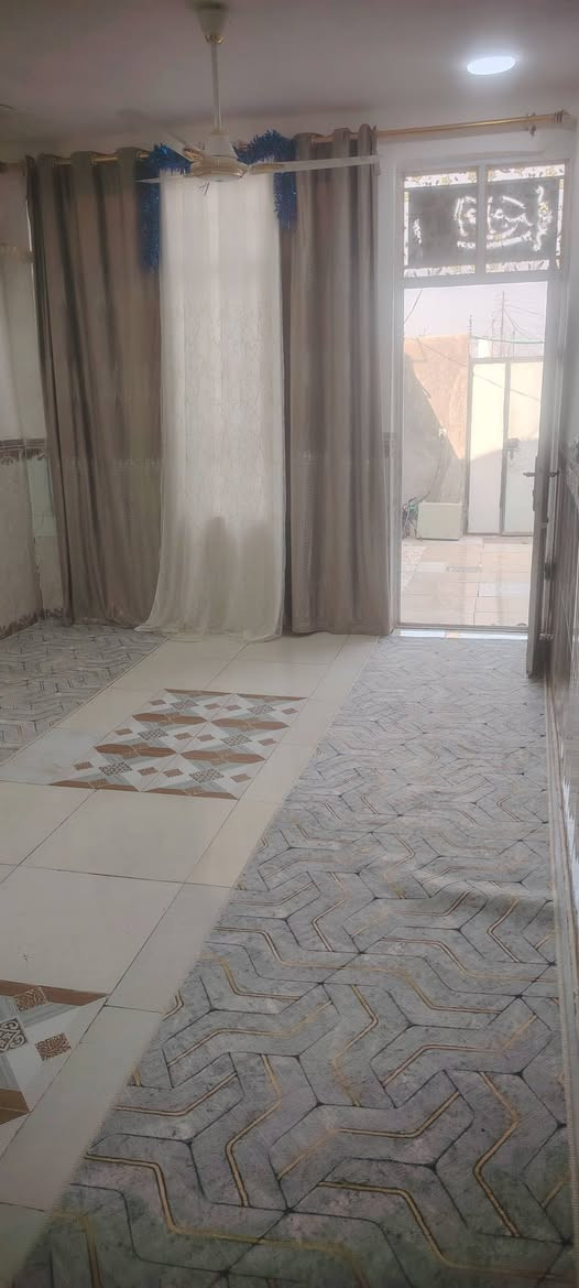 السلام عليكم بيت للبيع مقابل النازحين خط ثاني مسلح مرتب وجاهز تبليط ماء كهرباء مساحه ميت متر السعر 28وبيه مجال رقم الهاتف ***********
