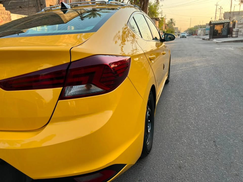 السلام عليكم
الانترا للبيع تكسي 
موديل 2019 
رقم بغداد دولي 
بسمي شخصياا 
حادثها فقط البنيد 
كير مكينه شرط 
تبريد ثلج 
صبغ جديد 
صدر امامي خلفي جديد 
تخم تاير جواها جديد 
مدوشمه ارضيه وكشنات 
وتنته وصندوك 
منضومه غاز بيها 
ماشيه 122 ميل 
بيها سيبايه سحاره 
مكان السياره بغداد الشعب 
السعر 125 وبيها مجال للشراي 
للاستفسار ***********
