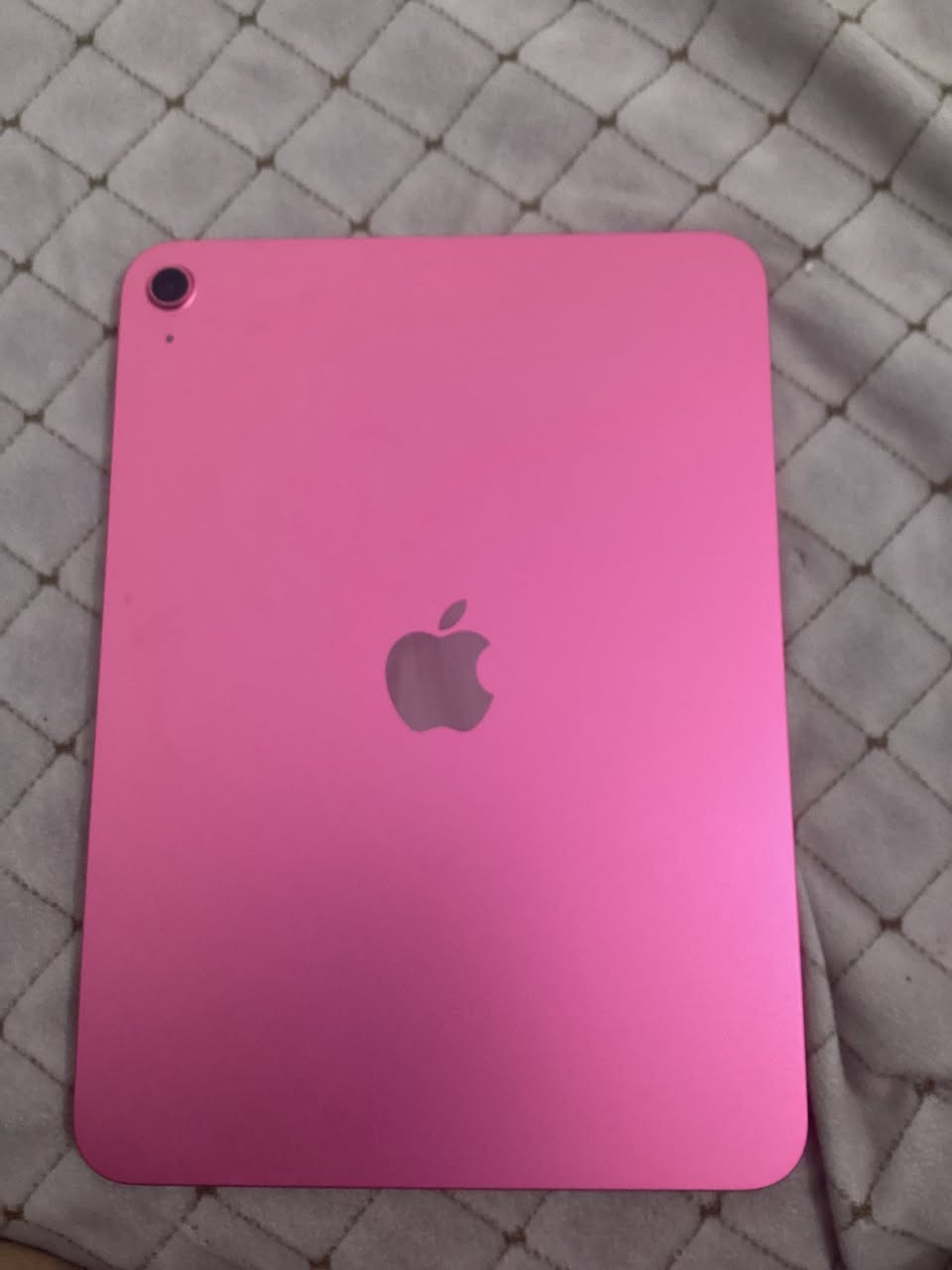 السلام عليكم 

🔹 الموديل: iPad 11 العادي
🔹 المعالج: A16
🔹 الذاكرة: 128
🔹 الاستخدام: سنه واحده 
🔹 بطاريه 89
🔹 وياه جميع الملحقات الأصلية
🔹 شاحن 🔌
🔹 ما بيه كسر أو مشاكل 
   سعر 550 بي مجال 

تواصل ***********
