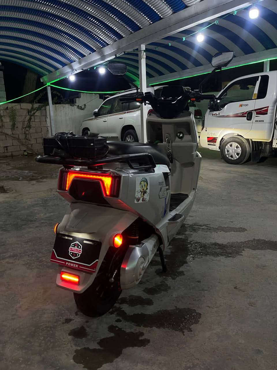 دراجه شحن للبيع جديده
مكان بغداد اليوسفيه 
السعر 900 الف وبيها مجال 

‭***********‬
