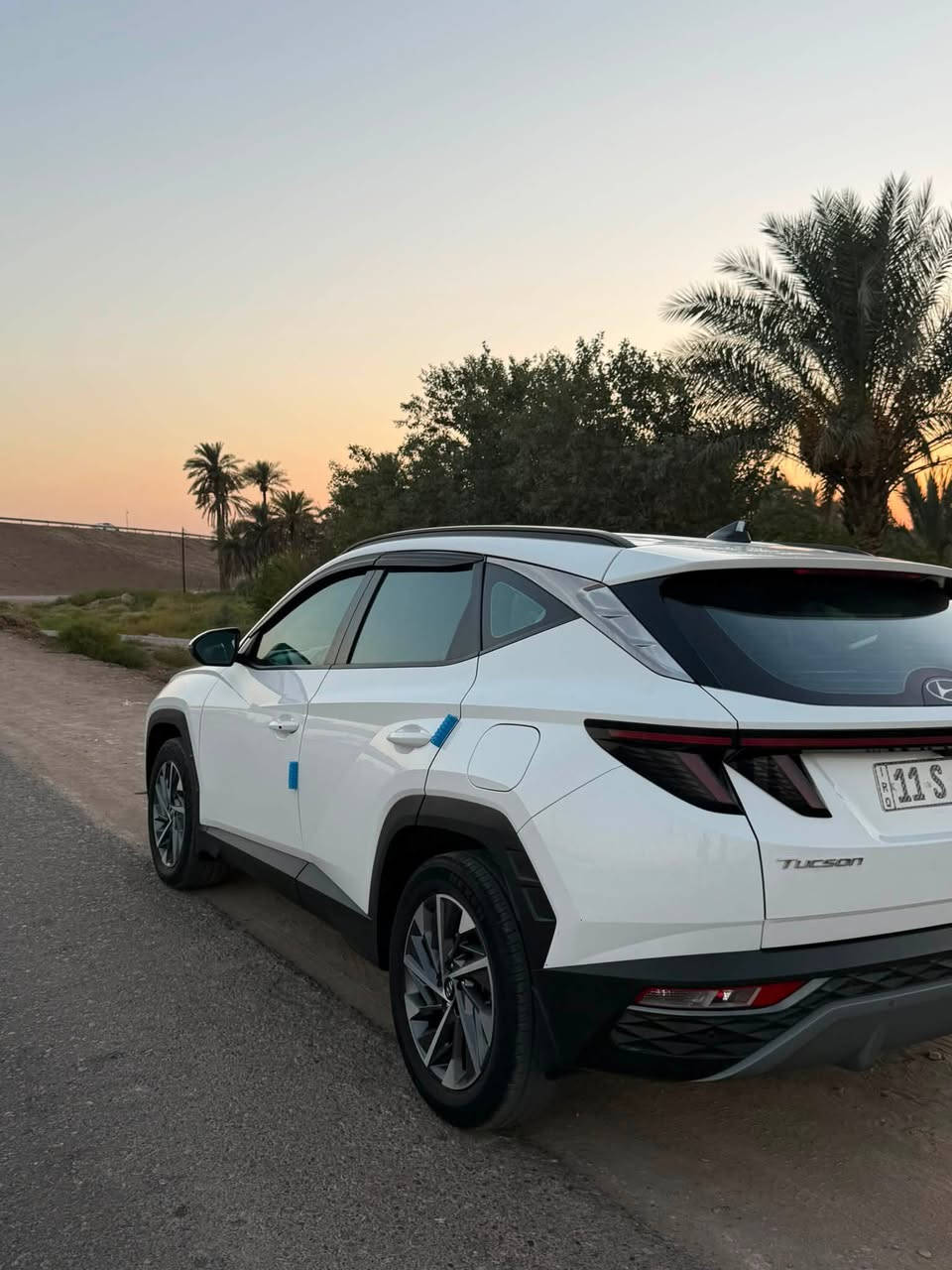 🔥 للبيع: هيونداي توسان 2023 - خليجي (كفالة صبغ) 🔥
سيارة بحالة ممتازة جداً وجاهزة للاستخدام المباشر والفحص.
📌 التفاصيل والمواصفات
 المحرك: 2000 CC
 المسافة المقطوعة: 78 ألف كم
 ناقل الحركة: أوتوماتيك
 الفرامل: سايد بريك كهربائي (دكمة)
 المفاتيح: بصمتين أصلية (تشغيل + دخول ذكي للبصمة)
 المرايا: شفط (طوي كهربائي)
🛡️ حالة البدن والإضافات
 الصبغ: بدون قطرة صبغ نهائياً (كفالة)
 الملاحظات: تعديل بارد بسيط (شبرين بالوسط من الجهة اليمنى) وشخط صغير بالدعامية فقط
 التجهيز: عازل حراري للجام بالكامل + درع حماية للجام الأمامي
💰 السعر: 188 ورقة ($18,800) وفيها مجال بسيط لشراي
📍 العنوان: بغداد - سريع دورة / يوسفية
📞 للتواصل: *********** أو عبر الرسائل الخاصة
