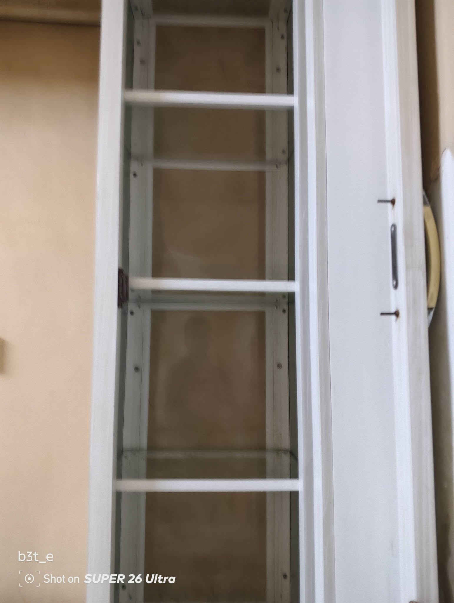 السلام عليكم للبيع كاونترات زوايه وتعليگ مكانهم موصل جانب الايمن
