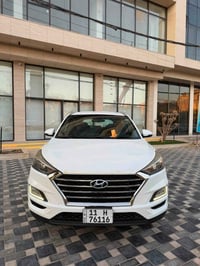 توكسان 2019  مكفوله كفاله من الصبغ والتبديل  بيها فقط 3 اصابع بالبنيد ...