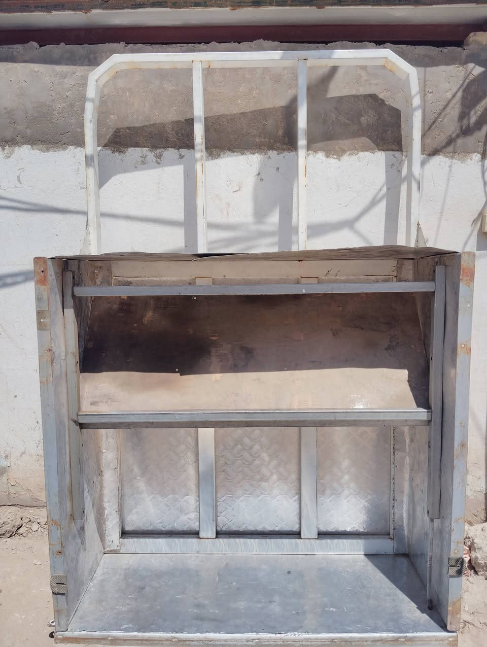 محجر للبيع جاهز بي رف كامل شغل درجه اول
بابل 
***********
،@جميع@

