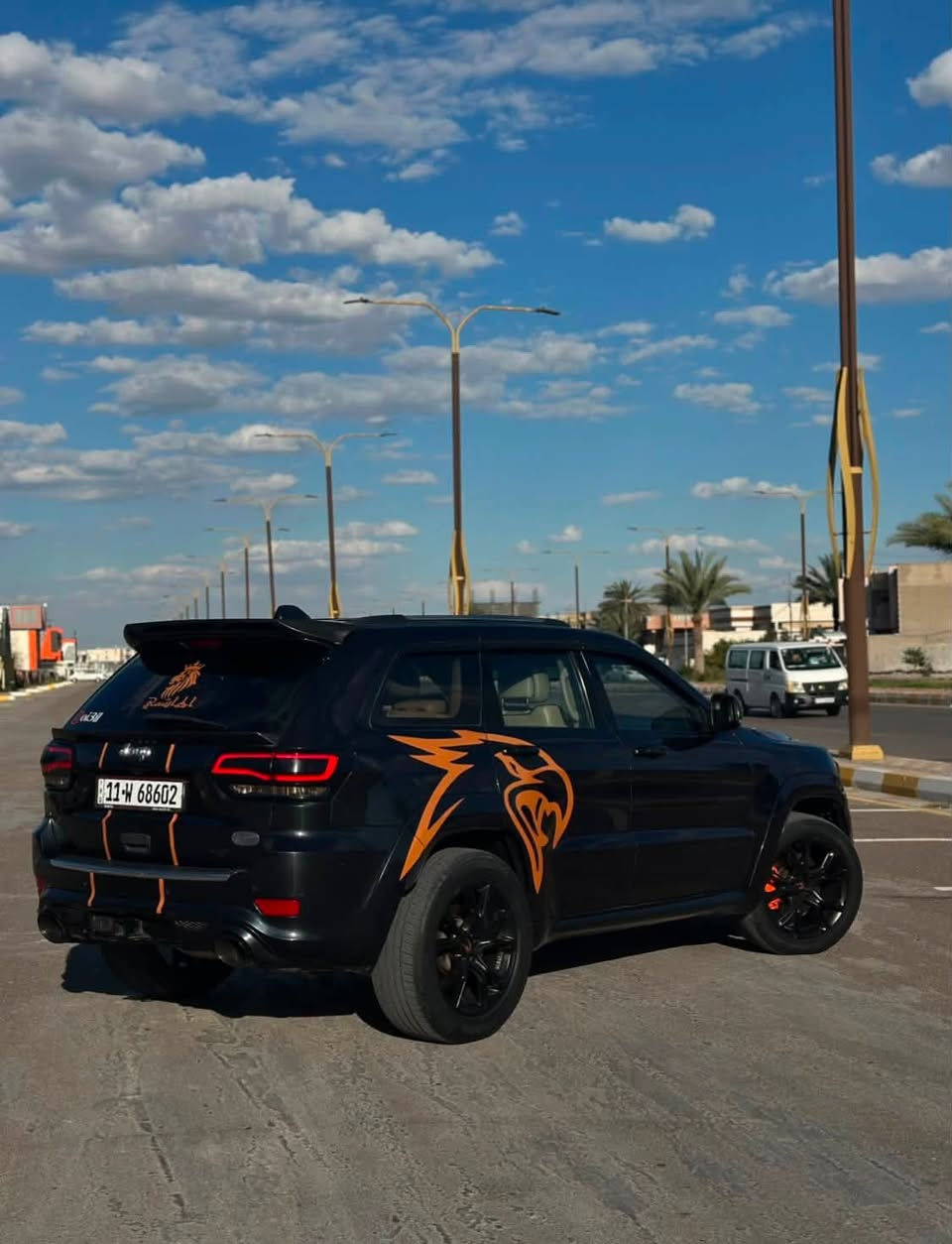 السلام عليكم 
جيب اوفر لاند 2016
فئة Limited
محرك V8 سعة 5.7 لتر (HEMI)

السيارة مركّب عليها كت SRT،  

الممشى:89,000

المواصفات:
• فتحة سقف بانوراما
• كشنات كهرباء مع تدفئة وتبريد
• كشنات خلفية تدفئة
•   ستيرن تدفئة
• كشن ميموري 
• رادار خلفي + رادار بالنقاط العمياء بالمرايا
• نظام دفع رباعي 4x4
• باقي مواصفات الجيب المعروفة

التسجيل:
• رقم بغداد الجديد
• سنوية جديدة
• السيارة باسمي
• تحويل ثاني يوم

السيارة نظيفة جداً وما بيها أي نقص من ادامة من حدادية وصدر كلة جديد وغراض موبار الاصلية  

مكان السيارة: الانبار فلوجه

التواصل. ***********

