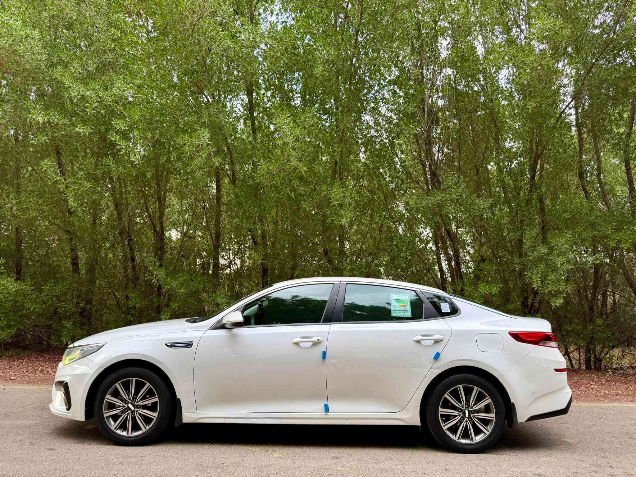 السلام عليكم كيا اوبتما optima 
موديل 2019 خليجي شكل ال20
محرك 2000 دوش المرغوب خير من الله وكير خير من الله
ماشيه 160000km
مواصفات السياره 
شاشه تاب كامره دواره 
لد امامي نهاري
حساسات 
ثلاث انظمة قياده 
تحكم ستيرن جهتين
اشابر بالمري
مري شفط 
تبريد منفصل شاشه 
تبريد ثلج قطعتين
السياره مكفوله من الصبغ تبديل باب السائق فقط بدون صبغ اصلي مؤسسه
المكان واسط 
السعر 151 وبيها مجال بسيط
للاتصال ***********
