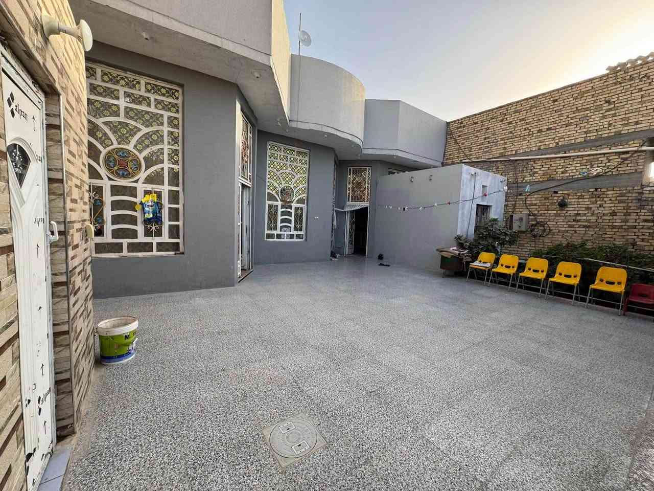 بيت زراعي بي وصل تطويب مساحه 260م
الواجهه 13م / النزال 20م 

منطقة حي الحسين مجاور سيطرة سوق الشيوخ 

يبعد 40 متر عن الشارع العام 

سنة البناء 2026 طابوق كونكريت مسلح رباط 

يحتوي على 

استقبال 

وصاله 

وغرفتين 

ومطبخ حار وبارد 

ومجمع صحيات داخلي وخارجي 

ومناور 

وساحه كبيره 

السعر 100 وبي مجال 

واتساب *********** علاء بدر
