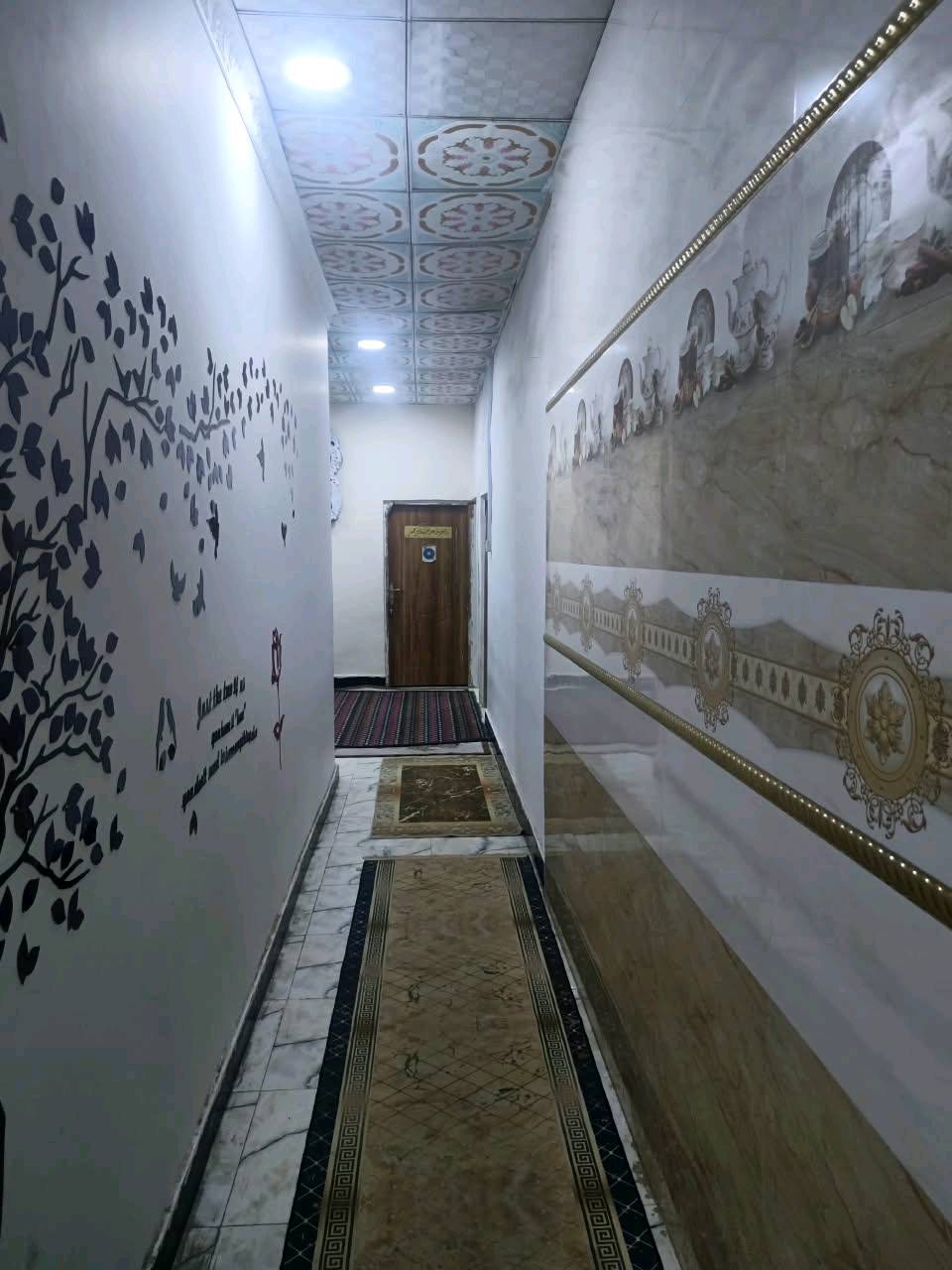 سلام عليكم
بيت بحي خالد قرب البترو بيت موجه وكدامه مساحه مستقبلا اذا يريد يسوي كراج البيت ركن رتفاعه البيت ٣مترات 

📍 البصرة – حي خالد _قرب البترو 
شارع مؤدي إلى سفوان
🏠 
• 3 غرف
• هول
• مطبخ
• ديوان
• صحيات داخلي وخارجي

✅ ماء وكهرباء
✅ مدارس قريبة 
✅ منطقة هادئة وآمنة
✅ جيران طيبين

💰 السعر: 35 مليون وقابل للتفاوض

📞 للاستفسار والتفاصيل:
***********
واتساب أو اتصال
