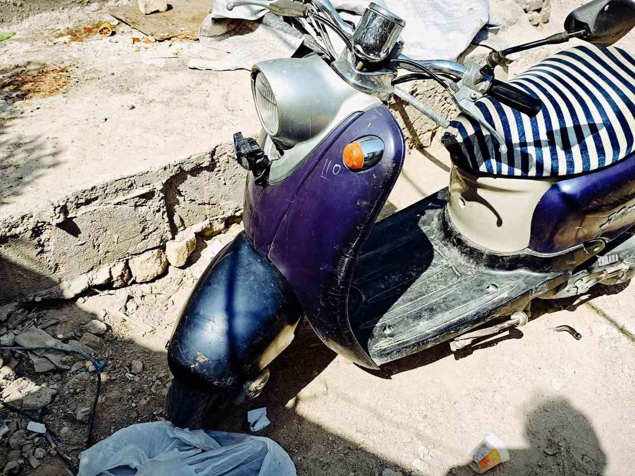 السلام عليكم هاي المحروسه للبيع دراجه نضيفه و جاهزة العنوان شارع الزيناويه الكناهره السعر 350 الف قفل الشراي يتصل ع صاحب الدراجه انة مكلف بالنشر *********** الهاتف
